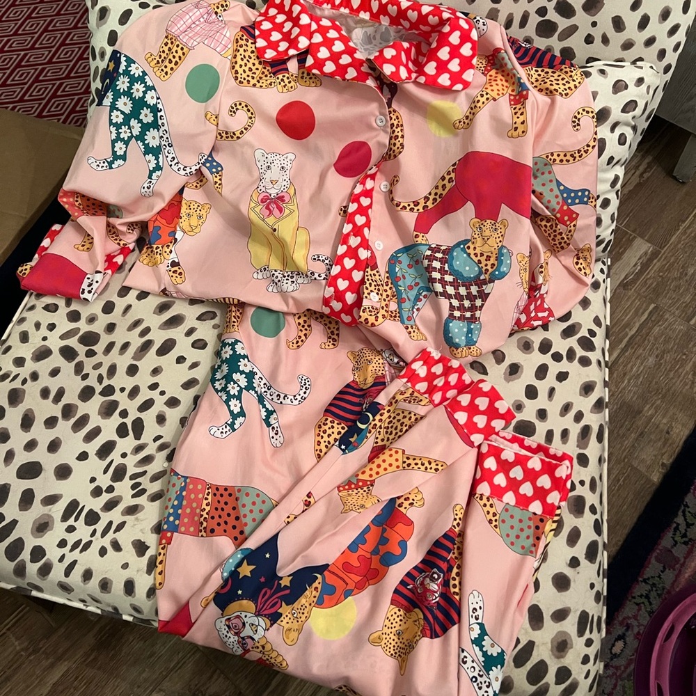 Colorful Leopard Print Ladies Pajamas
